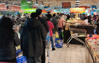 春節(jié)消費熱潮 上海超商生鮮銷售大增，食品供應(yīng)充足